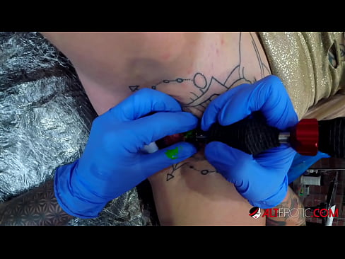 ❤️ Sully Savage, une chaudasse extrêmement tatouée, s'est fait tatouer le clitoris. ❤️❌ Porno de qualité at us fr.safehaus.top